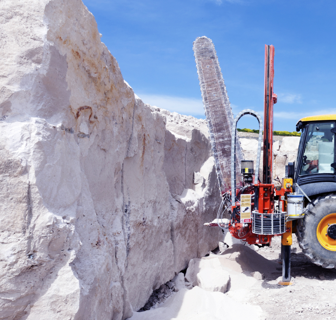 24062016_08.42.47_Quarry-stone-cutting-000050916210_Large.jpg